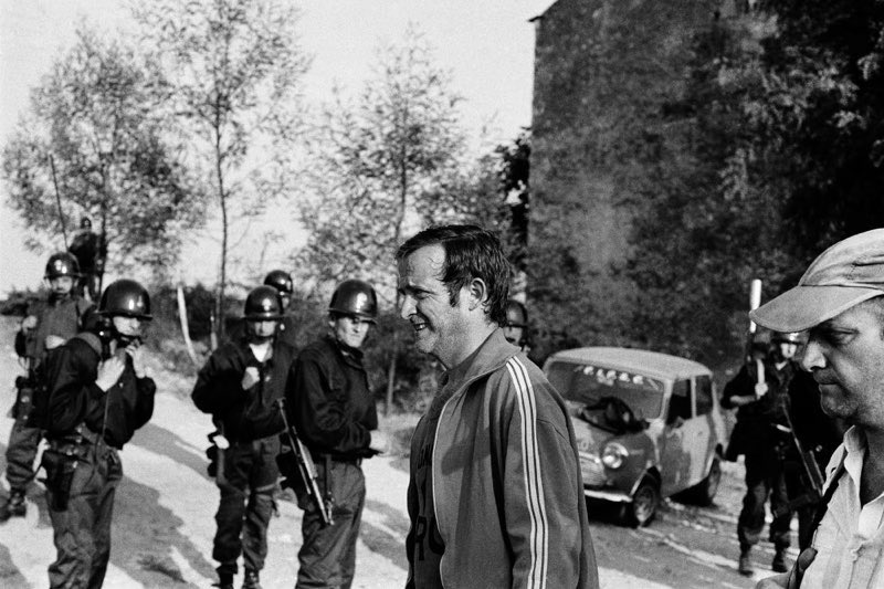 Gilles_Simeoni's tweet photo. Militante, ad ogni stonda di a Corsica è di u so populu. Di a fratellanza tra l’omi è i populi. Di u ricusu di l’inghjustizie. Di l’esigenza etica è di l’umanisimu spùticu. Chì u to esempiu cuntinuessi à guidà e nostre scelte. 
A ringrazià tutti quelli ch’anu pinsatu à ellu oghje https://t.co/8QiiEpJ5Hz