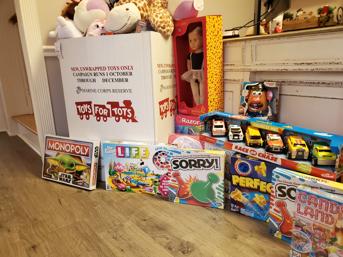 SoldChamberlain's tweet photo. 2 DAYS LEFT! 🎄
We will be collecting toys for Toys For Tots for 2 more days. 🗓
If you would like to participate you can bring a new unwrapped toy to our office located at:
111 Shivel Drive 
Hendersonville, TN 37075. 
Our community has shown an outpouring of support!
❤💚❤💚 https://t.co/WPtuyoE95c