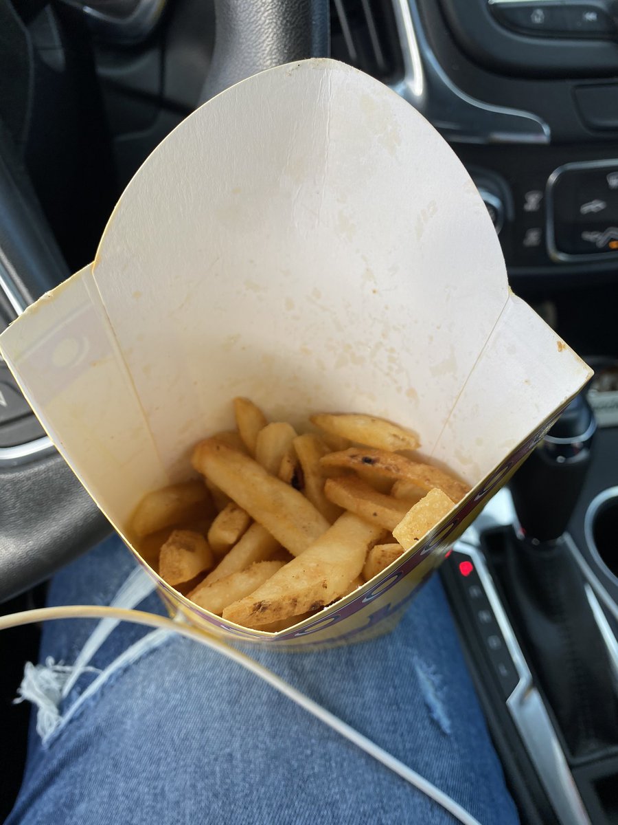 angela_sharr's tweet image. This is why @PopeyesChicken is better than @Bojangles .. I just wish there was one in my town. #theycallthatalargefry #notevenhalf #nomoreBos