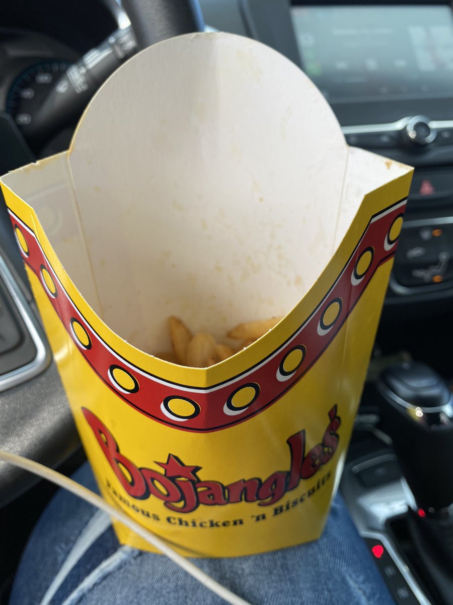 angela_sharr's tweet image. This is why @PopeyesChicken is better than @Bojangles .. I just wish there was one in my town. #theycallthatalargefry #notevenhalf #nomoreBos