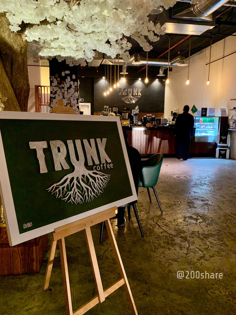 200share's tweet photo. قهوة المساء كانت في  @TrunkCoffeesa  وتلبية للدعوة الجميلة ..❤️☕️

▫️ المكان شرح وجميل وجودة المشروبات 👌🏻
▫️تنوع بقائمة الحلى وعندهم حنيني ومحلى 👍🏼
▫️المكان ينفع لانجاز المهام.
▫️ طاقم راقي ومتعاون.
▫️أوقات العمل من ٦:٣٠ص - ١ ص

إليكم الصور واستمتعوا بجمال المكان .. ❤️📸 https://t.co/GH79AU6WzG