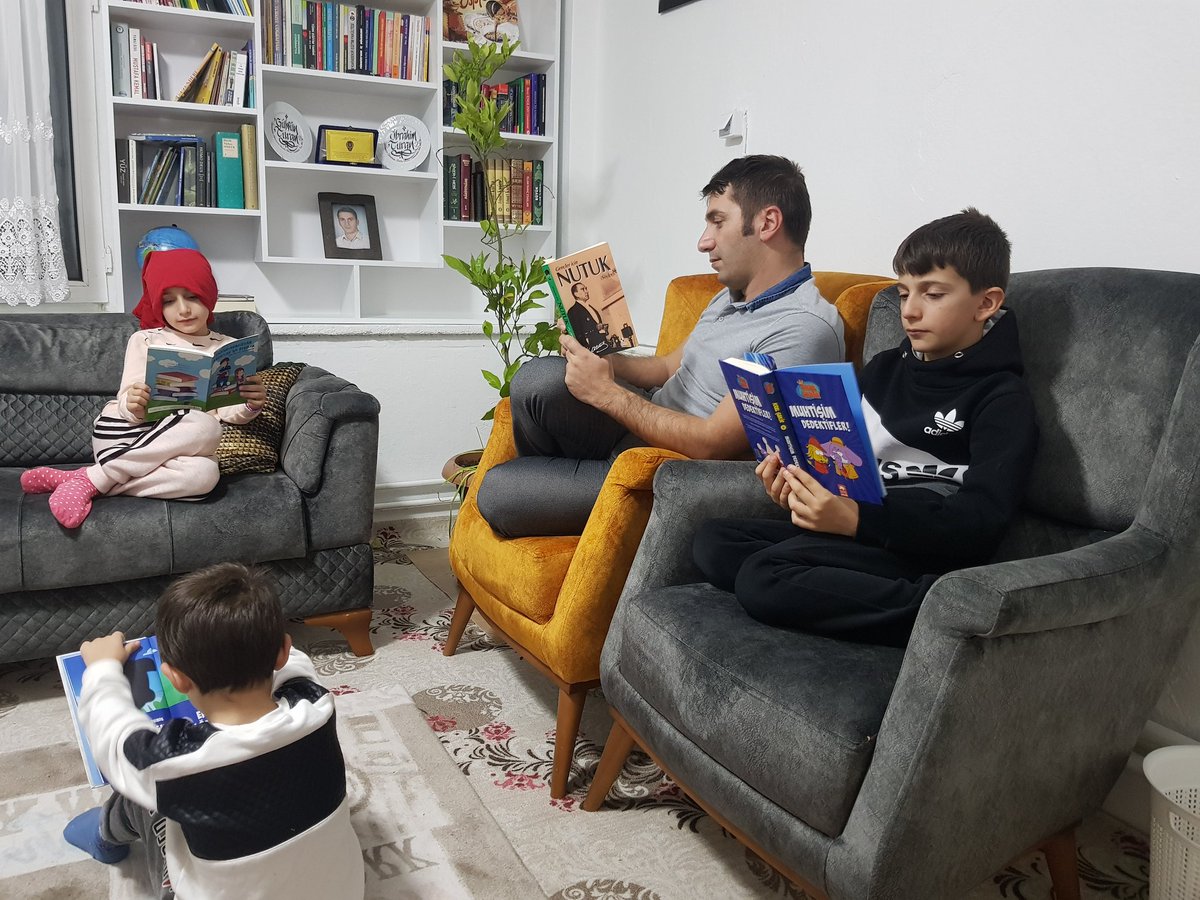 ibrahimturan253's tweet photo. Erzurum Erbapla Okuyor kampanyasının ilk gününde Erzurumu milli mucadelede bagimsizlik yolunun ilk adımı gören Atamızın Nutuk'unu okuyarak başlıyoruz...
#ErzurumErbaplaOkuyor https://t.co/W2GdtldyES