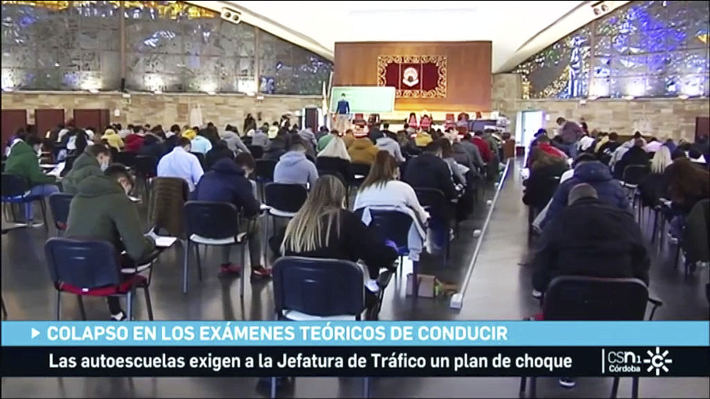 canalsurcordoba's tweet photo. Colapso en el examen del carné de conducir en Córdoba: 2.000 aspirantes en dos días 🌐 https://t.co/84oT8unhiW https://t.co/J7ynJ1DrqE