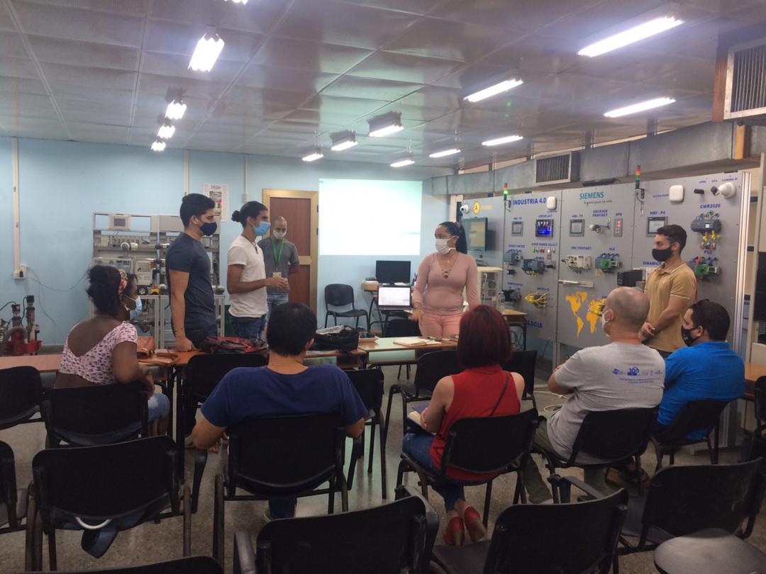 grmCujae's tweet photo. Visita al #LabInstCtrl de la @FIABCujae por Director General, Director de Desarrollo y Directora de I+D+I del @CEDAICUBA. https://t.co/ENwB5QF3TP