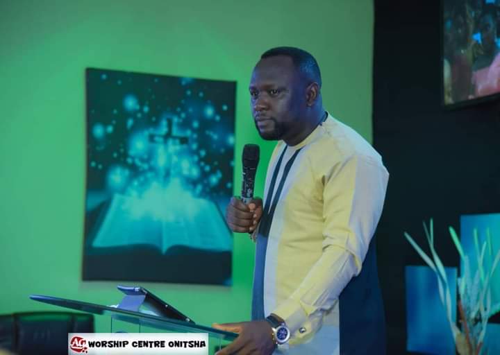 LoveCity_Global's tweet photo. Our #ThanksgivingService2020 was awesome. We came with a grateful heart. Our Parents the #OnitshaCityPastor Rev. @Udeh_Francis1 and our beautiful mama Pst. @Sinacherry3 gifted everyone who came to #Church a bag of rice. Join us in any of our services and  #Experience God! https://t.co/N33AW7rvi9