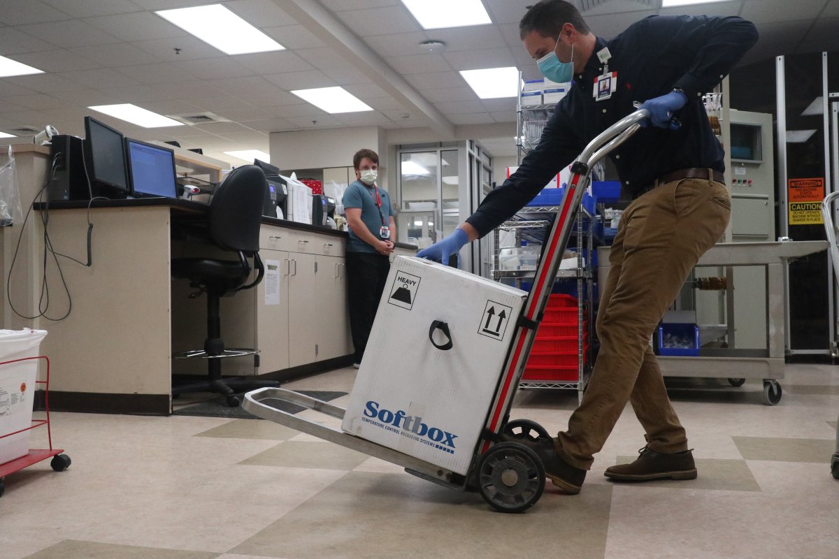 MedCenterHealth's tweet image. The Medical Center at Bowling Green is honored to have been selected to be one of the first hospitals in Kentucky to receive an allocation of the initial Pfizer vaccine. bit.ly/2WbckRw