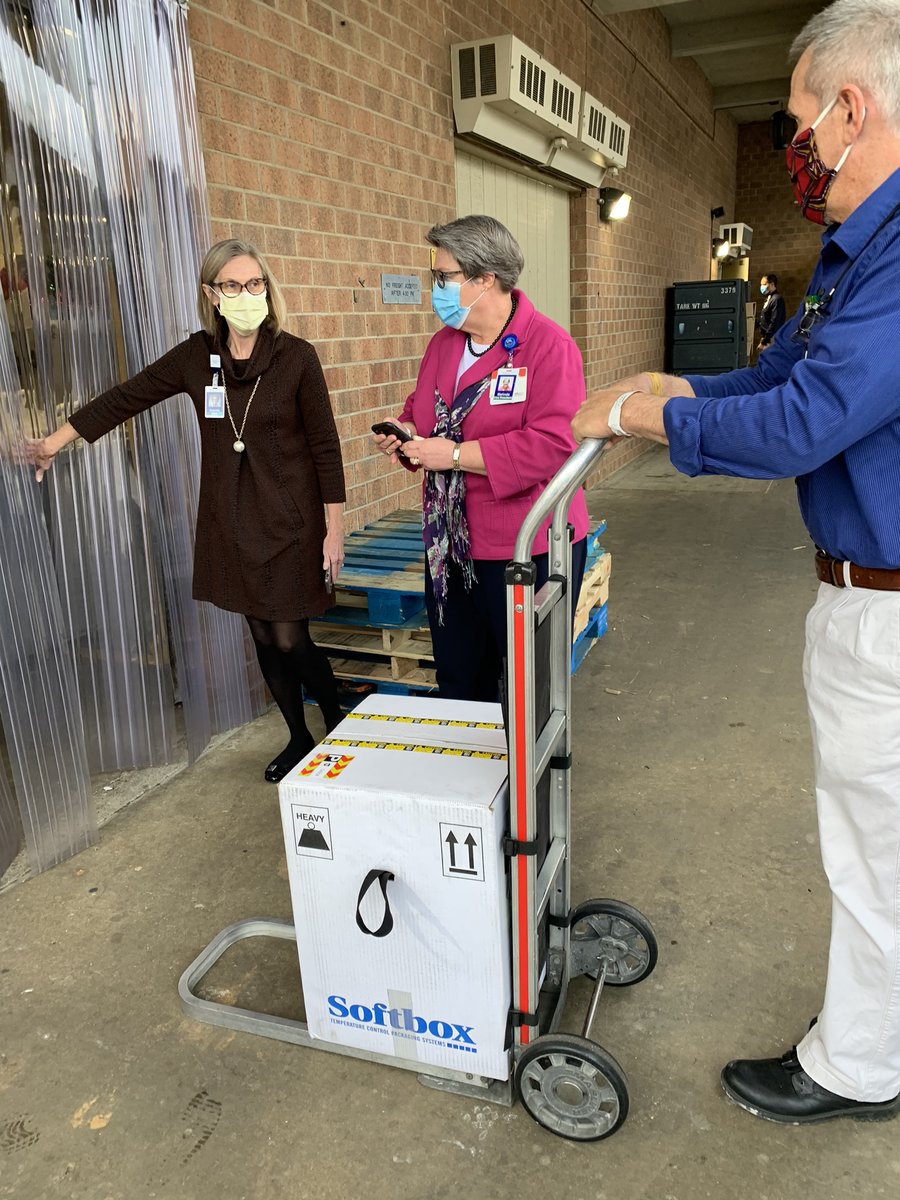 MedCenterHealth's tweet image. The Medical Center at Bowling Green is honored to have been selected to be one of the first hospitals in Kentucky to receive an allocation of the initial Pfizer vaccine. bit.ly/2WbckRw