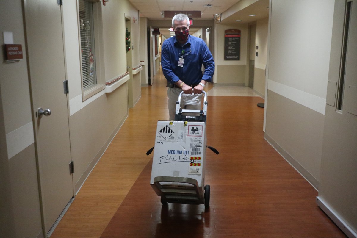 MedCenterHealth's tweet image. The Medical Center at Bowling Green is honored to have been selected to be one of the first hospitals in Kentucky to receive an allocation of the initial Pfizer vaccine. bit.ly/2WbckRw