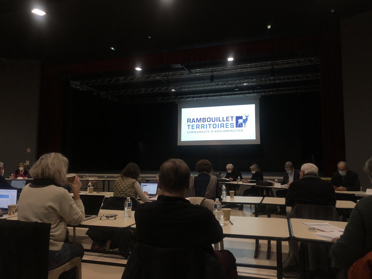 Ce soir au Perray-en-Yvelines, pour le dernier Conseil communautaire de l’année 2020 de #Rambouillet Territoires. Séance qui portera principalement sur la passation de conventions et des questions budgétaires. 

Merci @GeoffroyBax pour ton accueil. @Agglo_RT78