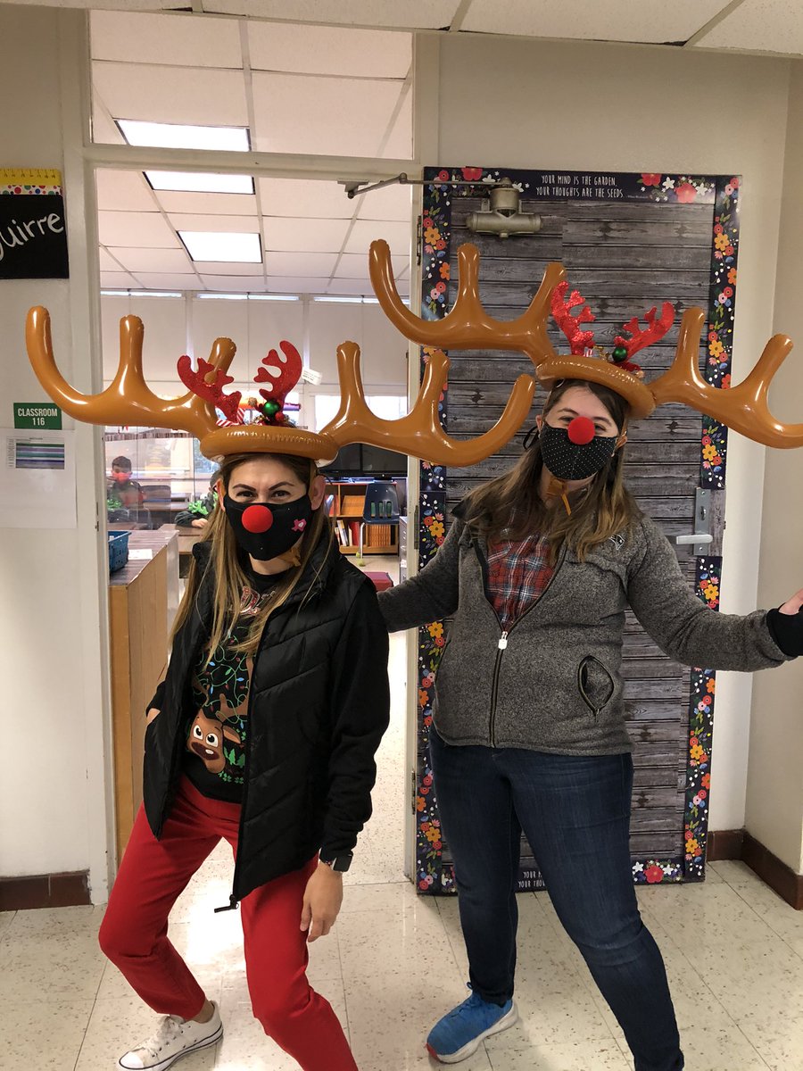 goochelementary's tweet photo. 2B and 2C are rockin’ those Reindeer antlers. #learningismagical @JuanCordobaDISD @dallasschools https://t.co/WPrAXYjOaj