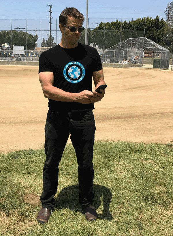 okay i am praying misha never finds this but i presentMisha Collins' shoulders; a thread