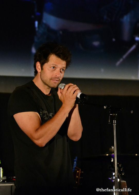 okay i am praying misha never finds this but i presentMisha Collins' shoulders; a thread