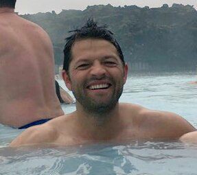 okay i am praying misha never finds this but i presentMisha Collins' shoulders; a thread
