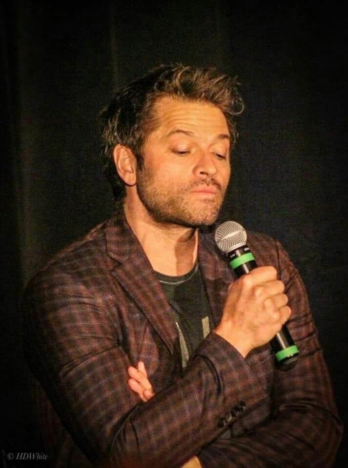 okay i am praying misha never finds this but i presentMisha Collins' shoulders; a thread