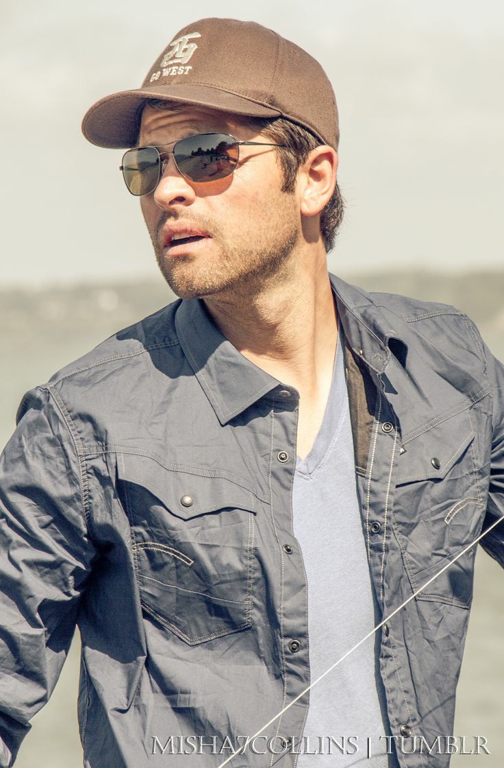 okay i am praying misha never finds this but i presentMisha Collins' shoulders; a thread