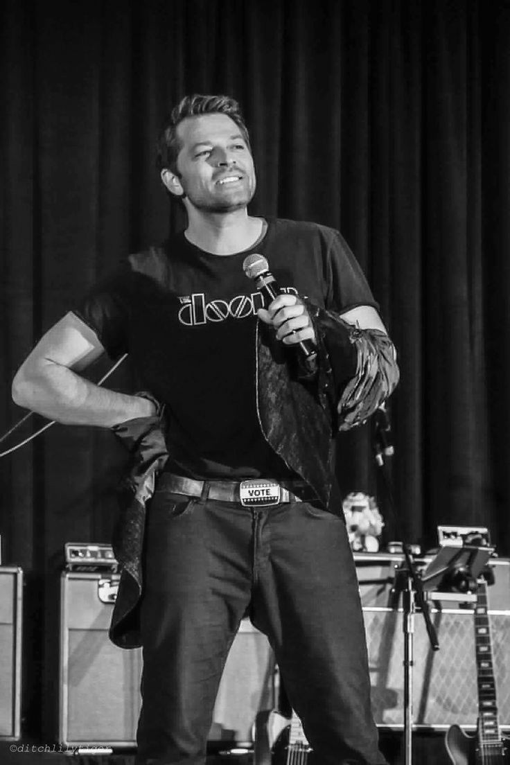 okay i am praying misha never finds this but i presentMisha Collins' shoulders; a thread