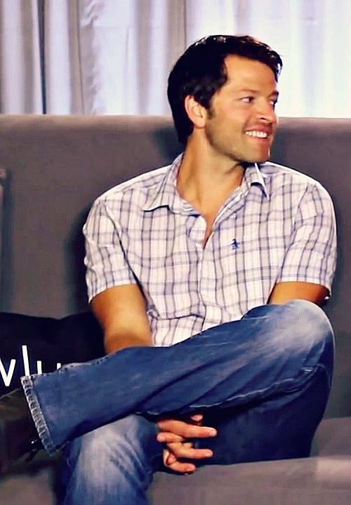 okay i am praying misha never finds this but i presentMisha Collins' shoulders; a thread
