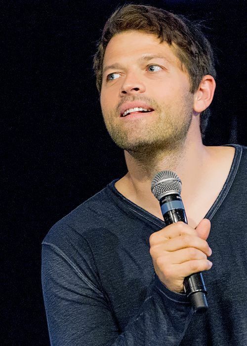 okay i am praying misha never finds this but i presentMisha Collins' shoulders; a thread
