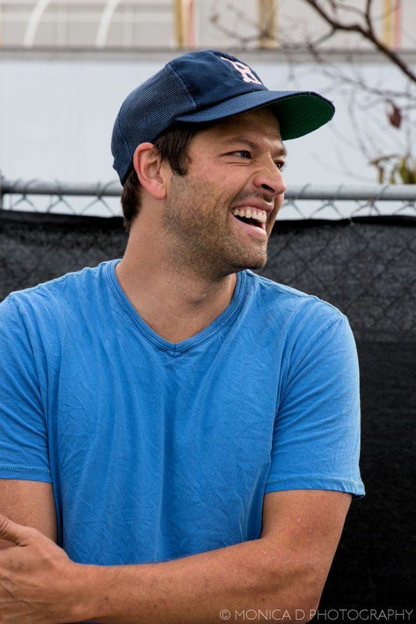 okay i am praying misha never finds this but i presentMisha Collins' shoulders; a thread