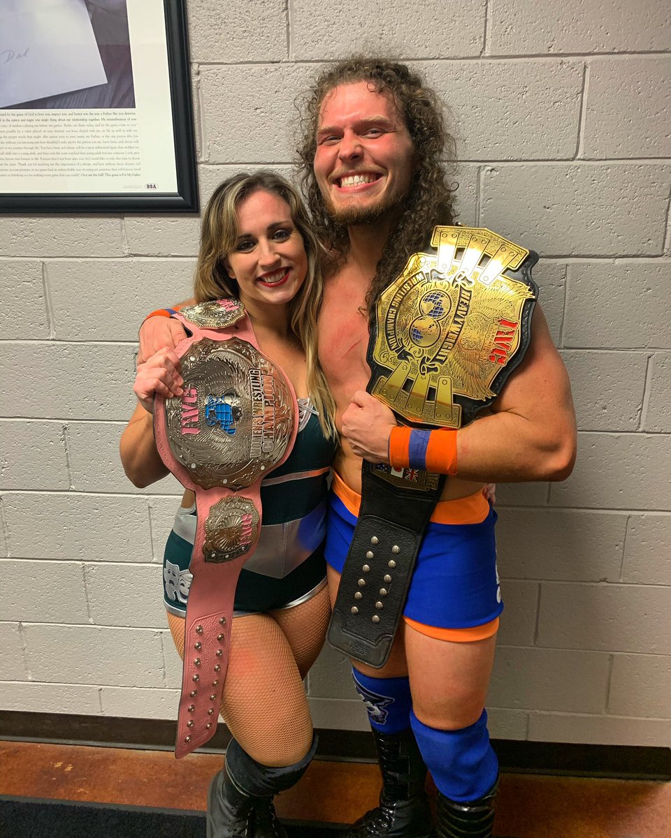 @TheKtArquette was nice enough to take a picture with me! @IWCwrestling #queenofthesilverscreen #spazmaniandevil #champions #LetsHaveFun