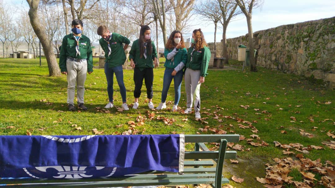 Una vez empezada la ronda solar 20/21, ayer algunos rutas hicimos la investidura y renovamos la promesa scout ⚜️⚜️
#servir