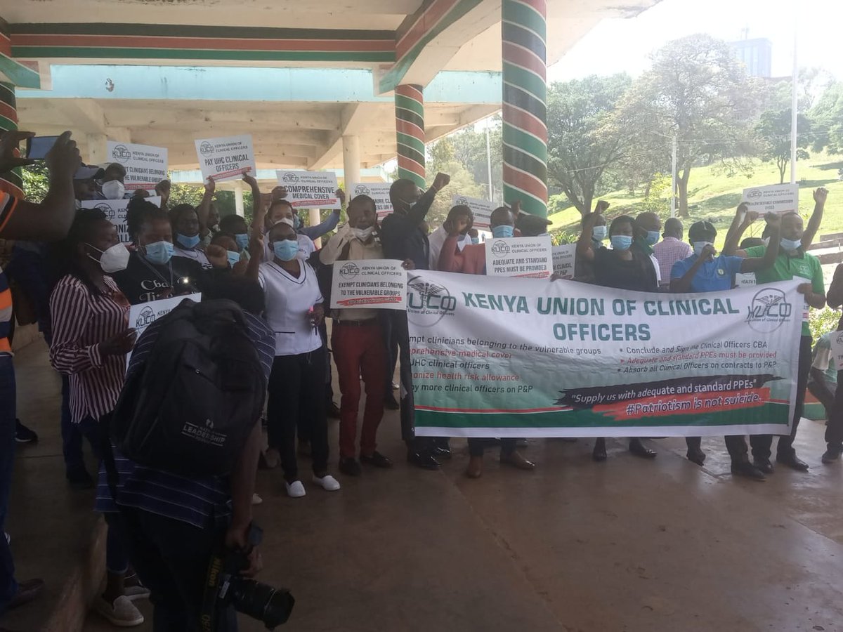 citizentvkenya's tweet photo. ‘Our dignity is more important than BBI!’ Clinical officers stage protest in Nairobi https://t.co/VIDhuQgNQl https://t.co/U2kRt5M1Lt