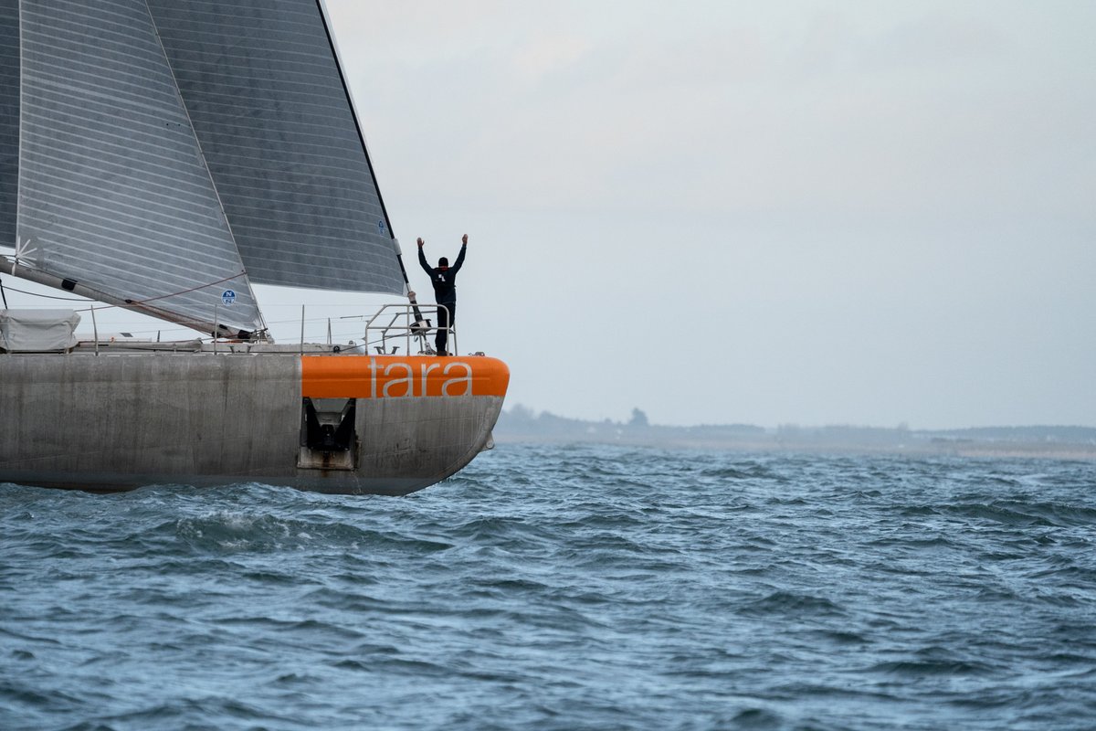 TaraOcean_'s tweet photo. ⛵️ Après des mois de préparation, la goélette Tara a largué les amarres ce samedi pour 2 ans d'aventures scientifiques et humaines en Atlantique Sud pour mieux comprendre le #microbiome, ce peuple invisible de l'Océan, et préserver notre avenir : https://t.co/oKzlCEAojd https://t.co/MponGlcK1j