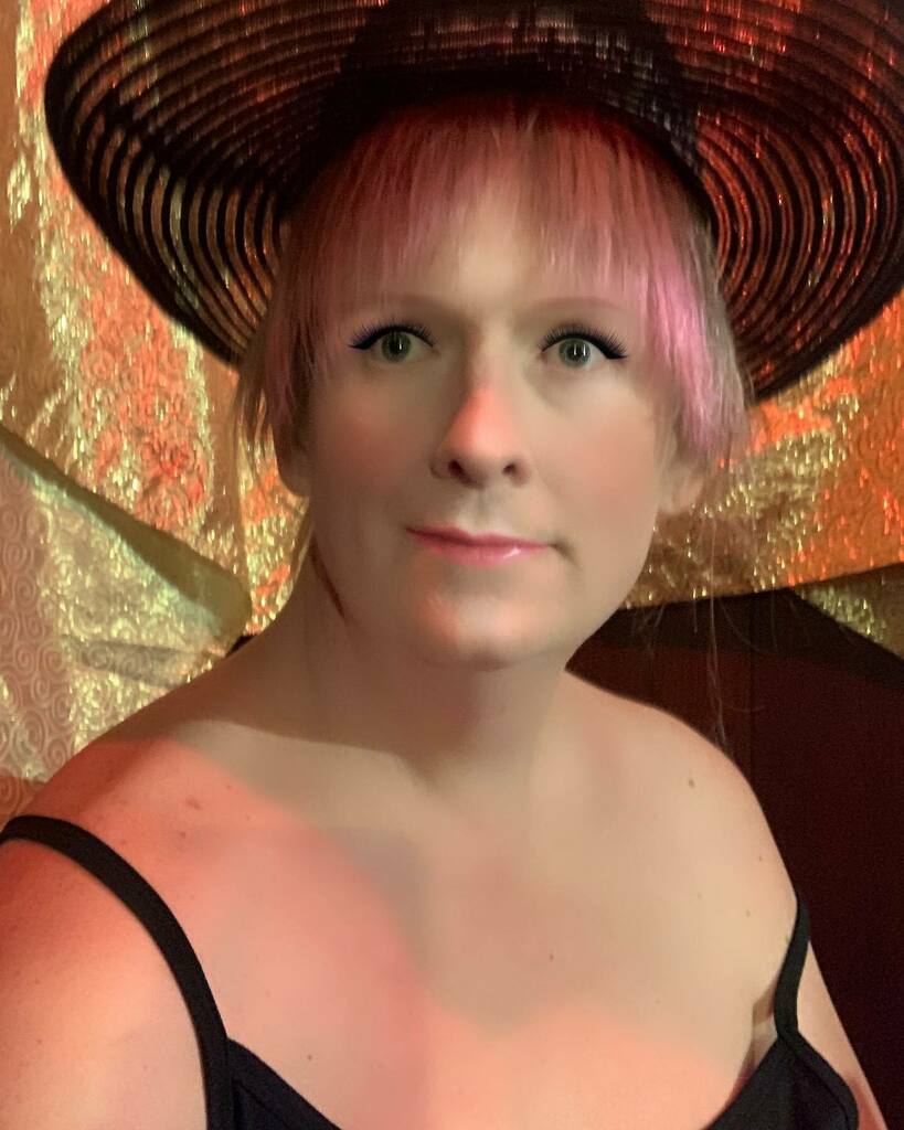 VioletDeVille's tweet photo. From last night’s shoot after another show with the improv troupe. It was a busy weekend with 5 shows via Zoom.
.
On a cold day, I wanted to go for warm colors in my shoot.
.

#selfie #366selfies #day348 #girlsLikeUs #transIsBeautiful #transWoman #transg… https://t.co/oDEVTfdfqD https://t.co/nNsY2JYA7s