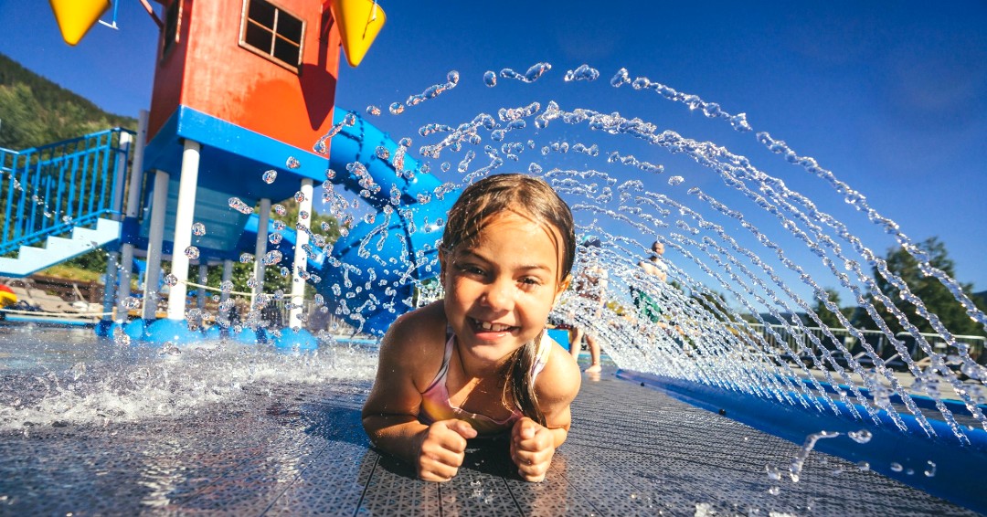Lovely to see a happy face of a child on a water playground with our products! #waterfun #spraypark #amusementpark #hunderfossen #norway #manufacturer #aquadrolics