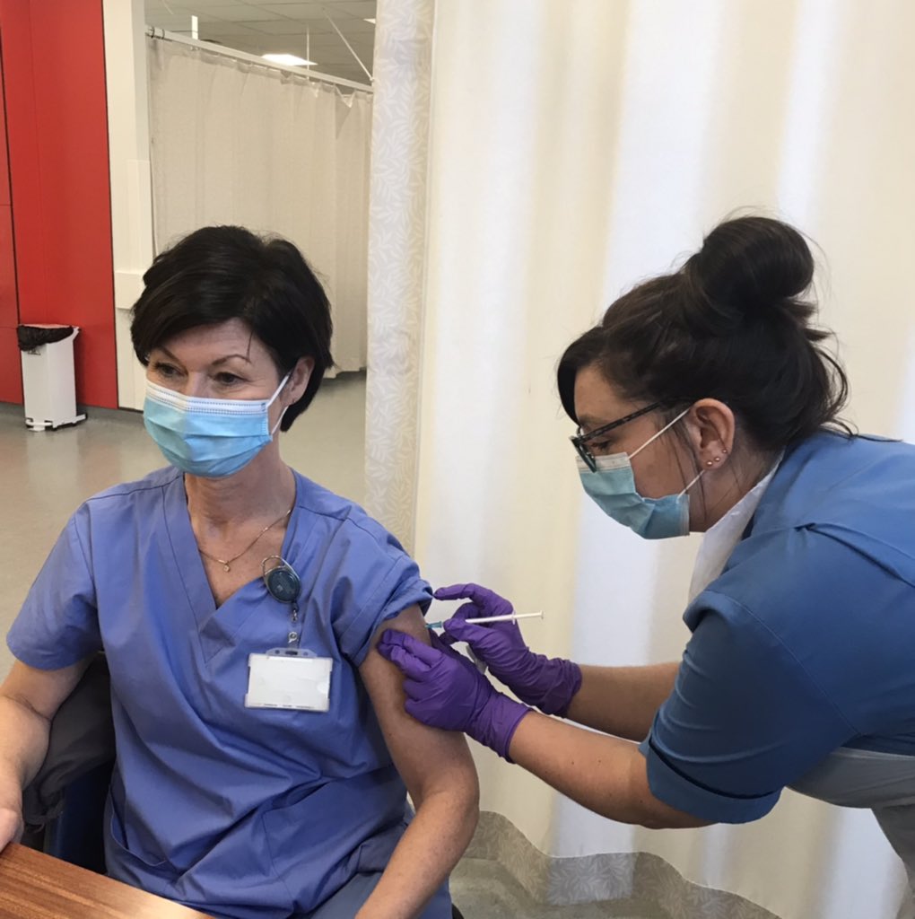 JackieDocjt's tweet image. Felling truly blessed to have received first dose of Corona virus vaccine today. Thanks to everyone whose combined efforts have made this all happen in record time #HopeFor2021 #CoronavirusVaccine @rcpsglasgow