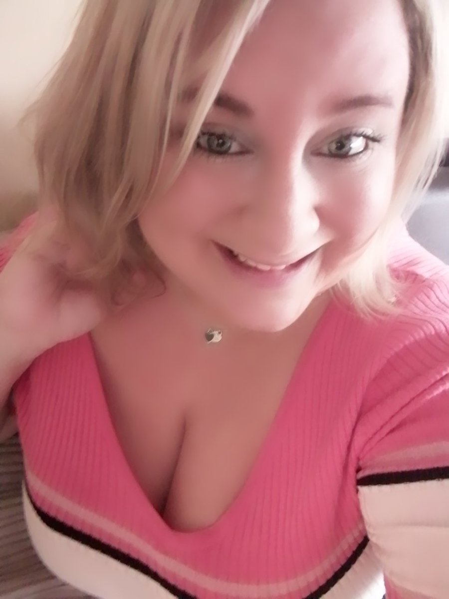 ShelyP21's tweet photo. Colour refresh and trim.. Keep my hair in good condition.. Lovely Jubbly... Plus I asked my hairdresser if she would be able to do my wedding hair on the big day and she will whoo hoo... 😍 #monday #subtlehighlights https://t.co/tWWpKB3H4z