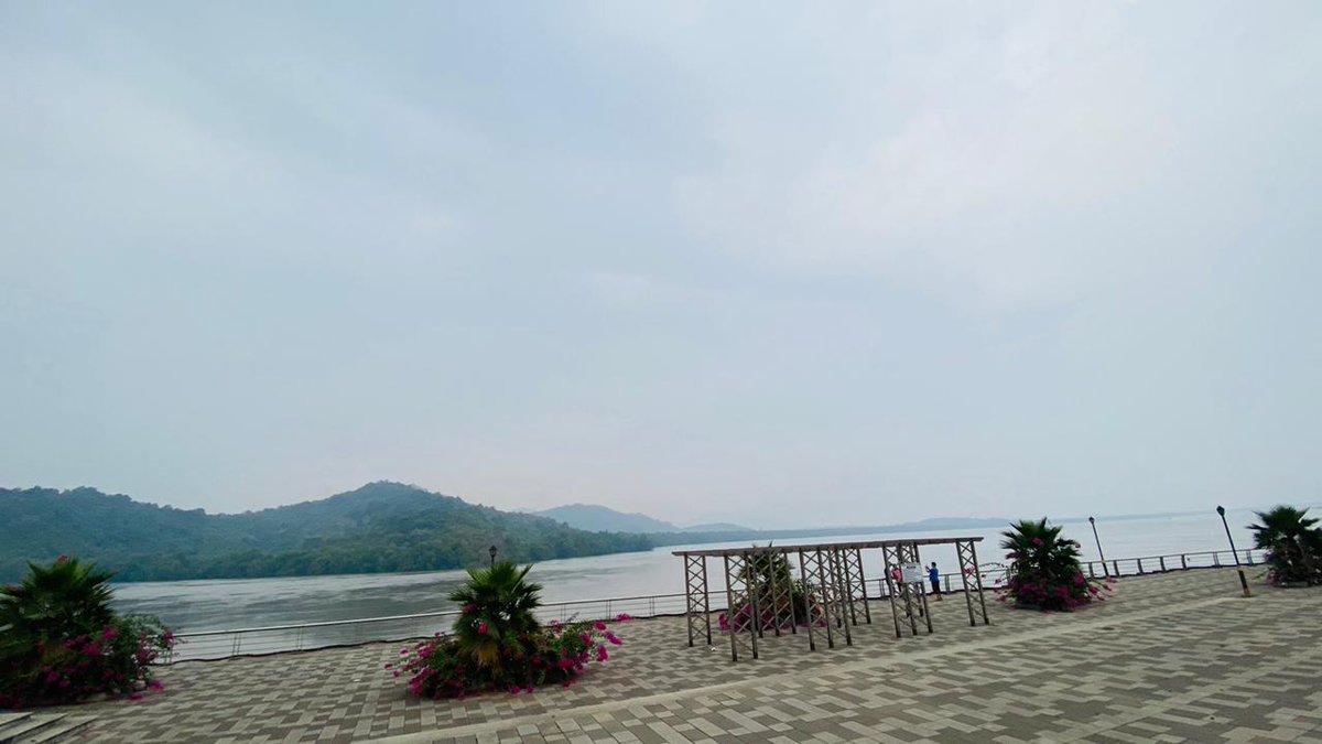 swaingan's tweet photo. @DellTechIndia I love going for long drives. Thanks to my laptop,it is lightweight, long battery and has automatic log-in through sensor , I can now take a break from the drive and check my mails, anytime, anywhere. This is what I call #LifeKaNayaBalance #RemoteWork #DellTechnologies https://t.co/PspTbEJvWa