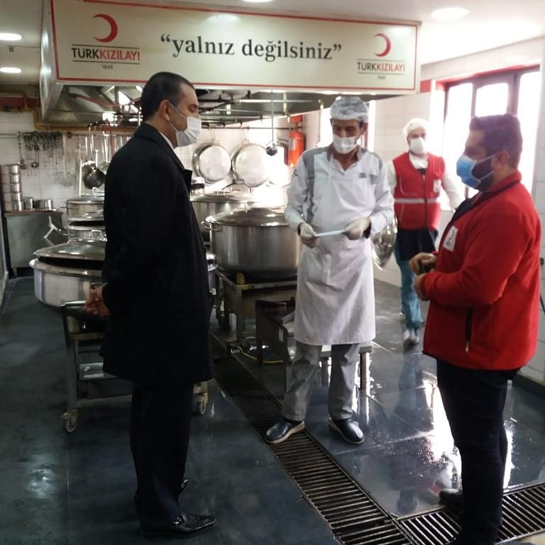 kizilayankara's tweet photo. Nice hikayelerin biriktiği tarihi Aşevimizi  Genel Merkez Yönetim Kurulu Üyemiz Cengiz Koç (@koccng ) ziyaret ederek yemek dağıtımı faaliyetlerimize destek olmuştur. https://t.co/tGMaHCYA9B