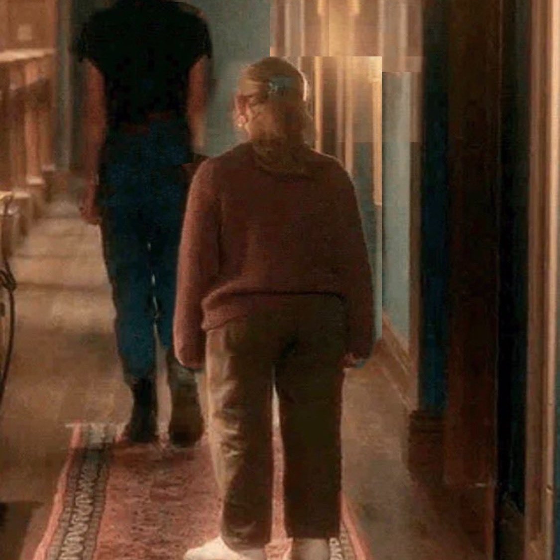 Victoria Pedretti as baby yoda; a thread.