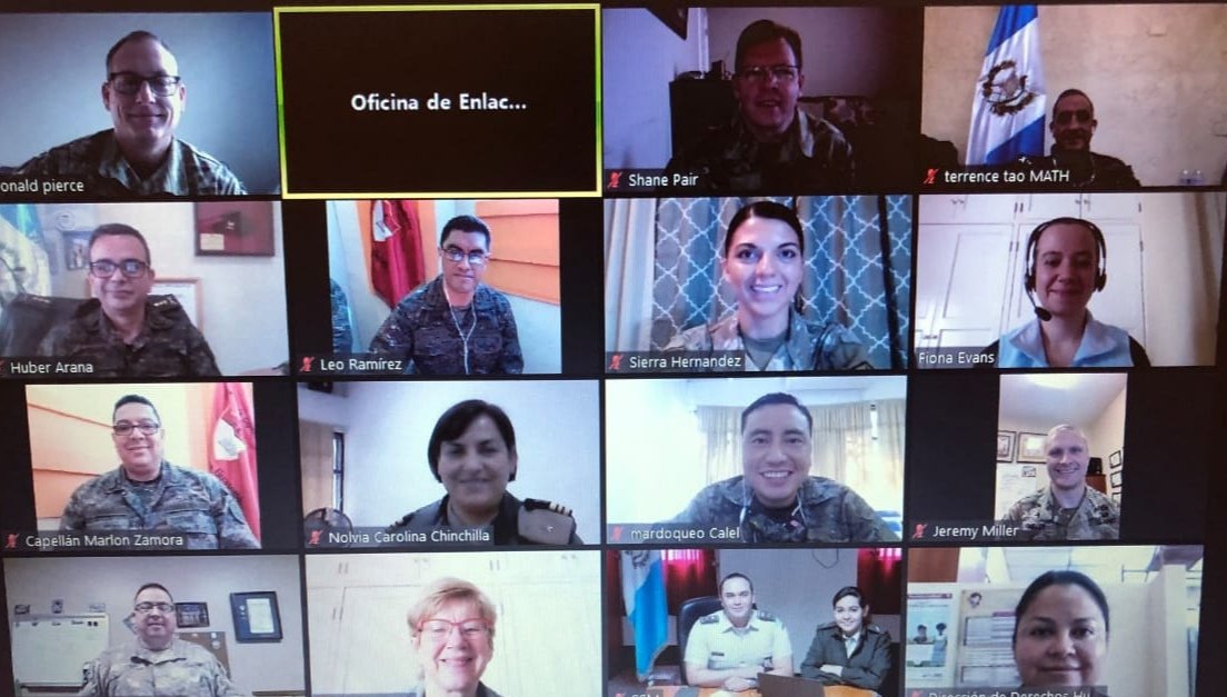 Cosedemilgt's tweet photo. @ArkansasGuard con integrantes del @Ejercito_GT de Guatemala realizaron reunión virtual para intercambiar ideas y promover la importancia la igualdad de género y resilencia enfocado a la pandemia de COVID-19, ambas partes se beneficiaron del diálogo. https://t.co/xhs1Ihb37b