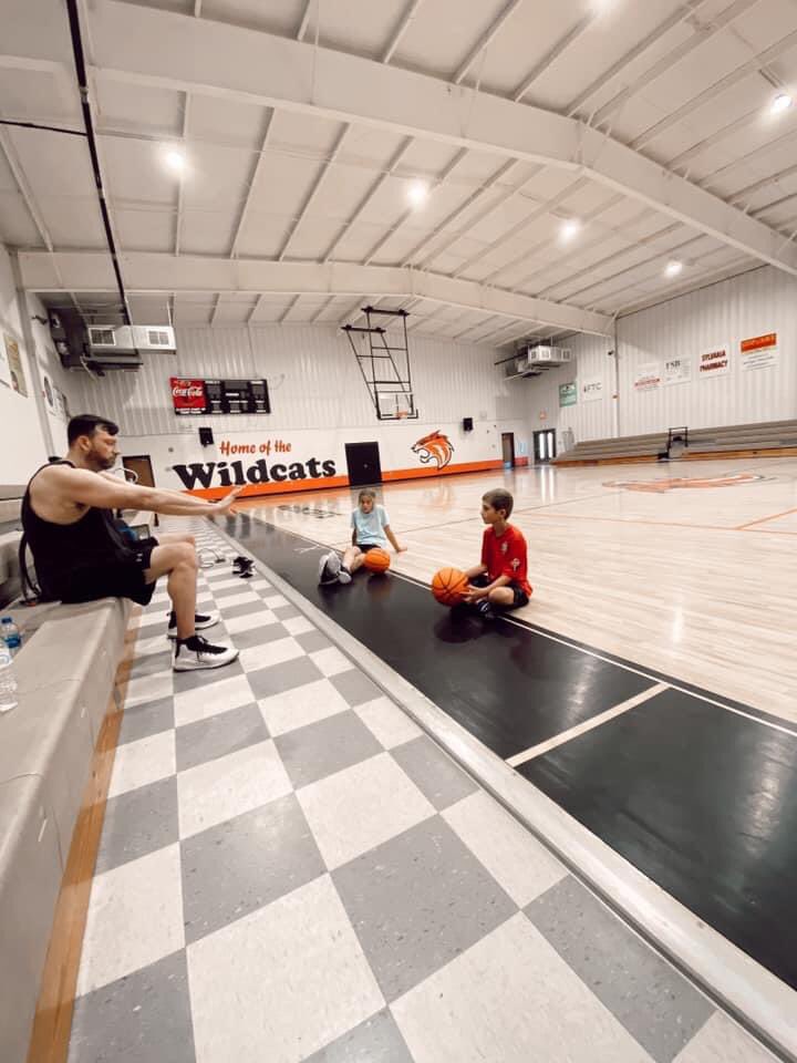 bballmissionary's tweet photo. Challenge their mind, spark their spirit and allow confidence to build with demonstrated ability #corebasketballconcepts, #cbchoops, #bballmissionary, #onamission, #coachup, #bradleyhicks, #youthdevelopment, #learntowork, #basketballIQ, #bedifferent, #rebound, #henagaralabama https://t.co/vUq8RBff4A