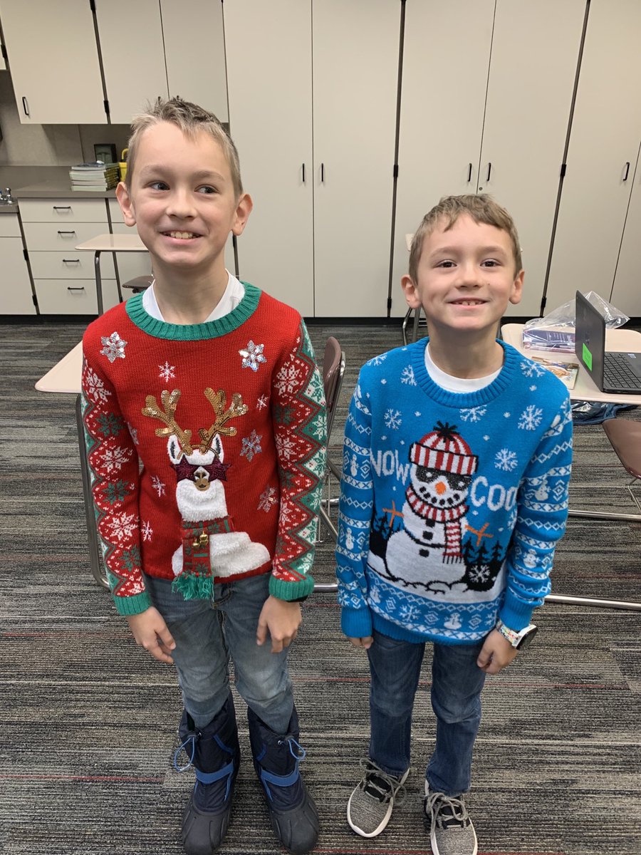 n8olson31's tweet image. Kellen and Palmer are in full Holiday Spirit for ⁦@KellyGFPS⁩ #VirtualSpiritWeek They are making me smile over here ⁦@schroederms_gf⁩