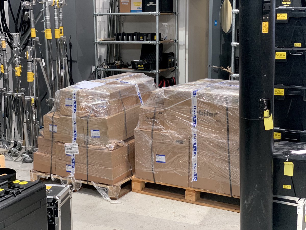 Solalights's tweet photo. Very happy-our Arri Orbiters have arrived. 
Complete with 15/30/60º Open Face Optic, Control Panel, DOP Choice Snapbag and DOP Choice Dome. 
#arriorbiter https://t.co/9cjMZh3RAL