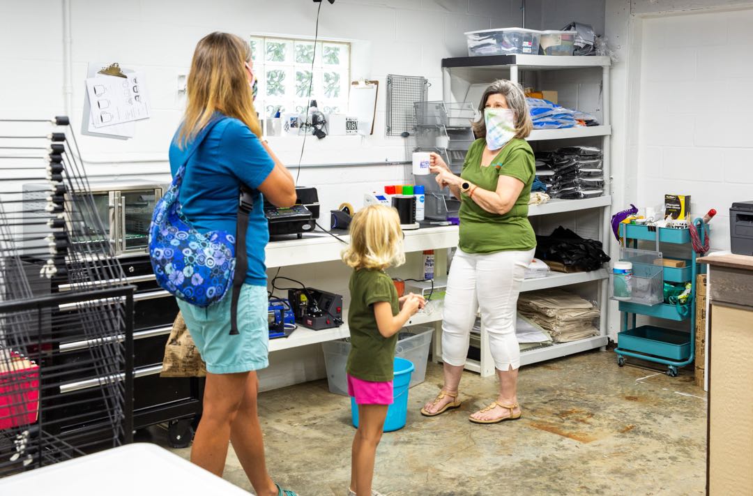 50lougift's tweet photo. Stumped for gift ideas? Don't wait to stop by our Oak Street studio - we make more customizable products than you can imagine, and a gaggle of unique goodies in our gift and sample shop. #SmallBatchPrinting https://t.co/KQW8IbfLVm