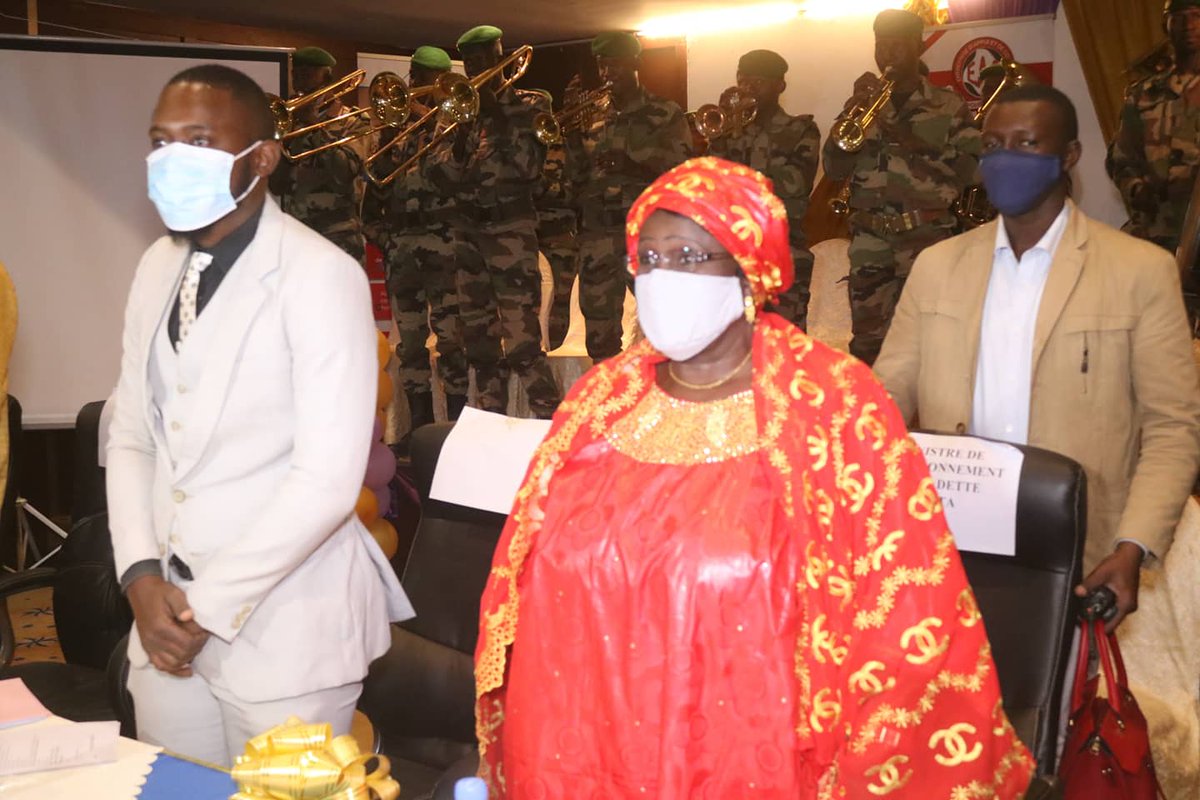 Yiribafoot's tweet photo. Remise d'attestation aux jeunes Bacheliers encadrés par le #RJAE, à sa tête M. Mohamed Sekou Simpara.
Ce samedi 12 Décembre à l'hotel Radisson Blue, sous la présidence de Mme Haidara Bernadette Keita, Ministre de l'Environnement, de l'Assainissement et de Développement durable https://t.co/vPsRcTdYUi