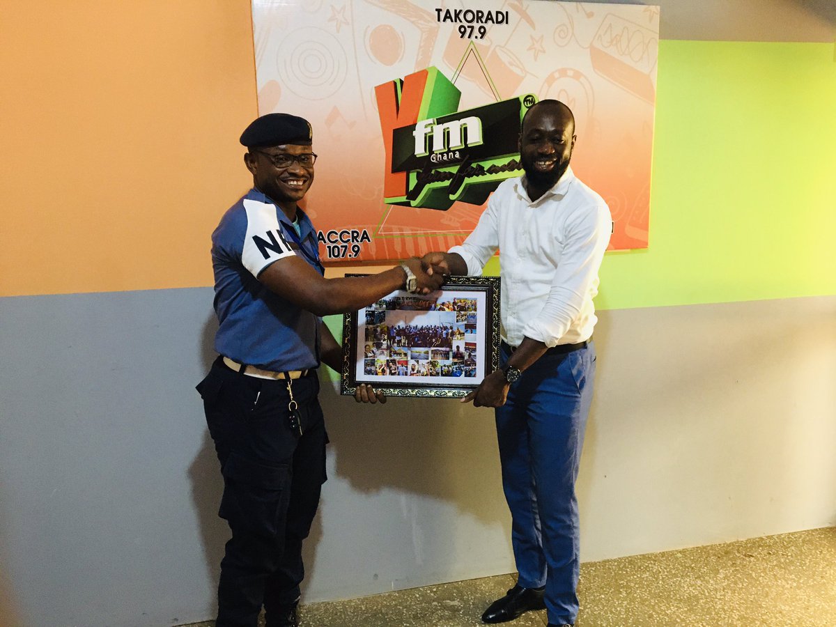 yarmytakoradi's tweet photo. PRESENTATION HAS BEEN DONE BY THE EXECUTIVES BOARD OF #YARMYTAKORADI TO THE YFM’S GENERAL MANAGER @CitiBuzzer FRAMED 🖼 PICTURES THAT WAS BEEN TAKING AT THE TRIP FROM NZULEZO & AYA COMMUNITY CENTER...#YARMYTAKORADI #WELARGE #DEC2REMinNze
@Y979FM https://t.co/zbHmzr7qm3