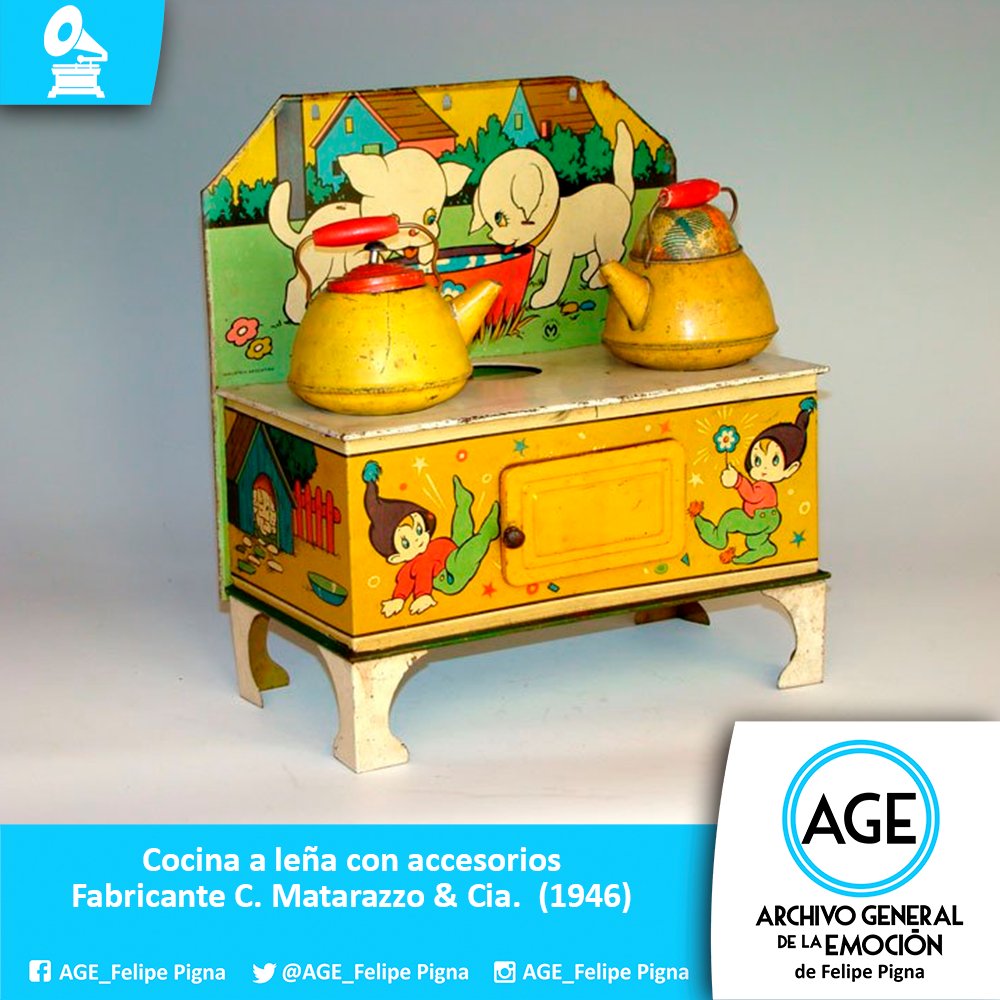 AGE_FelipePigna's tweet photo. Cocina a leña, uno de los tantos juguetes de hojalata de la fábrica C. Matarazzo y Cía. ¿Jugaste con alguno de ellos? ¿Con cuál? #ArchivoGeneraldelaEmocion #Decada1940 https://t.co/gsxNGRd0cB