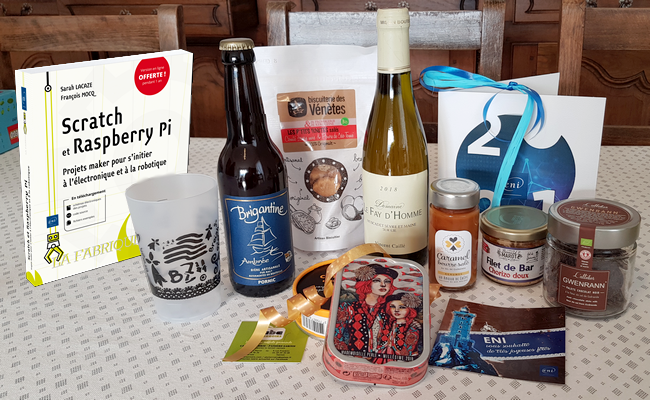 Écrire un livre aux @EditionsENI c'est être accompagné, reconnu dans le monde de l'informatique et...recevoir le coffret "auteur" Thème #Bretagne avec de délicieux produits made in #bzh 🍾🍺🍰 Merci à toute l'équipe! le livre "#Scratch et <a href="/Raspberry_Pi/">Raspberry Pi</a>" : bit.ly/Scratch_Raspbe…