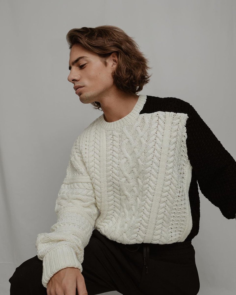 neilbarrett's tweet image. @lepetitarnd in Neil Barrett Hybrid Multi-Directional Cable Knit Sweater.

Available at @apropos_store &amp;amp; at NeilBarrett.com

Hybrid Duffle Coat With Knitted Stripe Sleeves available at @apropos_store 

#NeilBarrett #Apropos #FW20 #Hybrid
