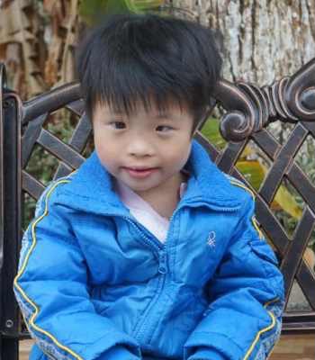 CreatingaFamily's tweet image. RT @ReecesRainbow: Sweet #Nathaniel clearly needs glasses, and we think this would open up the world for him, but where he lives they’ve not been able to get him tested properly. He also has #downsyndrome. reecesrainbow.org/140095/nathani… #macc2020