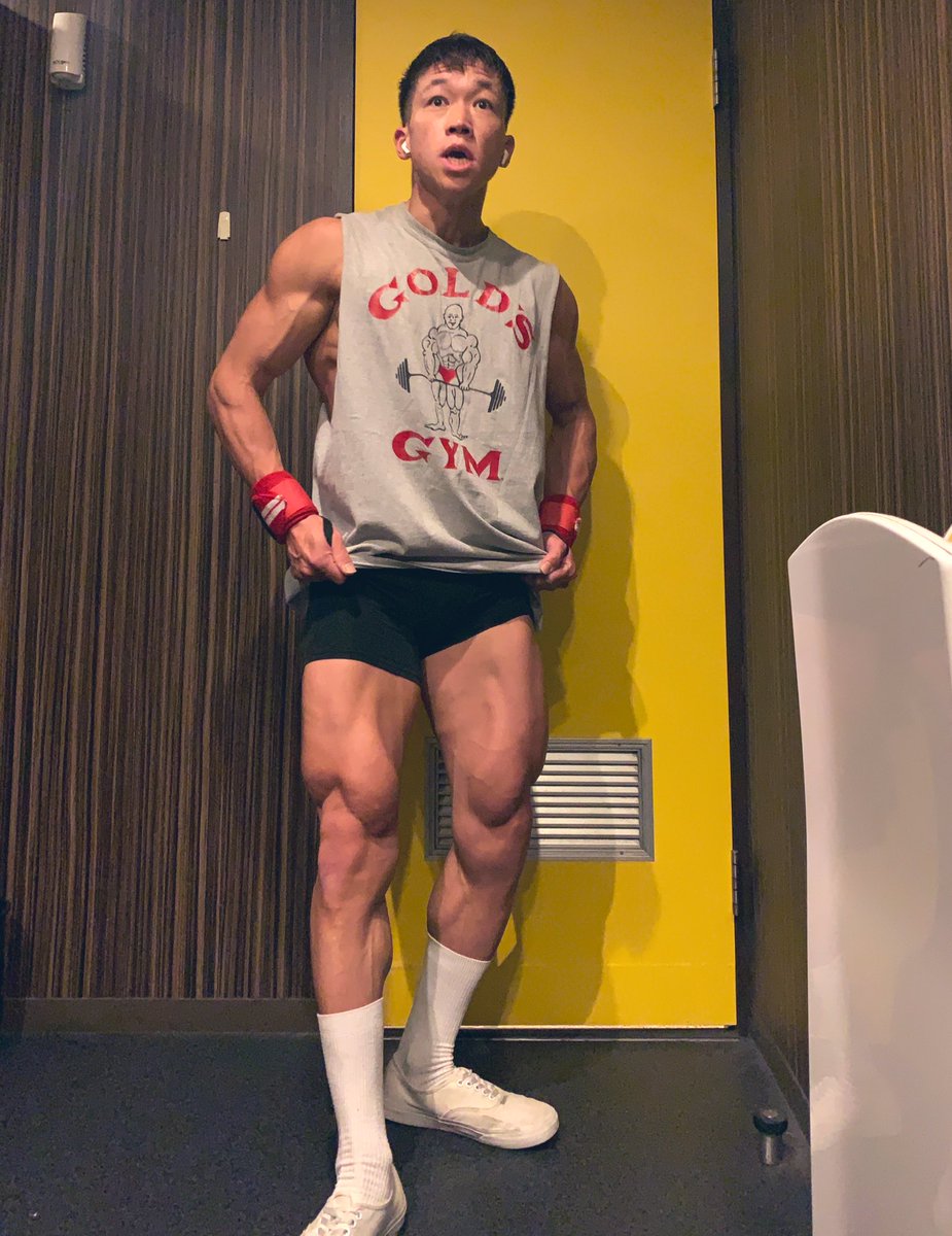 にしだっくす 太ももの話 外側に丸みを作る為に 大腿四頭筋の筋膜をリリースをして 癒着を和らげる事がまず大事なのね だから前よりもほぐすようにした 癒着して硬いと四角くなる 最近脚褒められるようになった 嬉 太ももギャグも仕上がってます