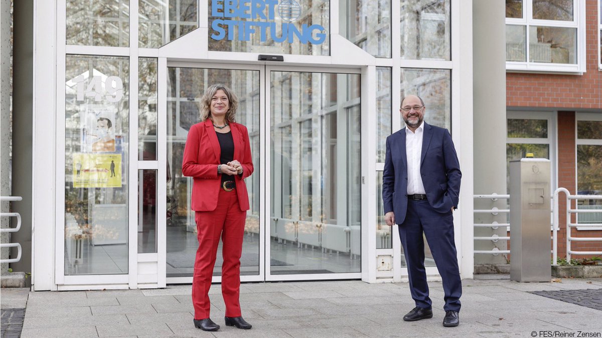 MartinSchulz's tweet photo. Es ist mir eine Ehre. Soeben bin ich zum Vorsitzenden der Friedrich-Ebert-Stiftung gewählt worden. Mit Sabine Fandrych als Geschäftsführerin an meiner Seite werde ich das Amt im Geiste von Friedrich Ebert und mit voller Kraft für die Demokratie ausüben. @FESonline https://t.co/9DTv0RYxxi