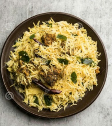 लज्जतदार विदर्भ गोळाभात साधारण मलकापूर पासून वैदर्भी बोलीभाषा जाणवते ती थेट चंद्रपूर भंडारा पर्यन्त.विदर्भ म्हणजे रखरखीत कोरडे ऊन आणि चमचमीत जेवण .ठररा न खाणारा नागपुरी पुरुष आणि गोळाभात न येणारी नागपुरी सुगरण सापडणे अशक्य आहे .सावजी मटण , सांबर वडी ,आमटी पातोडी या 0/1