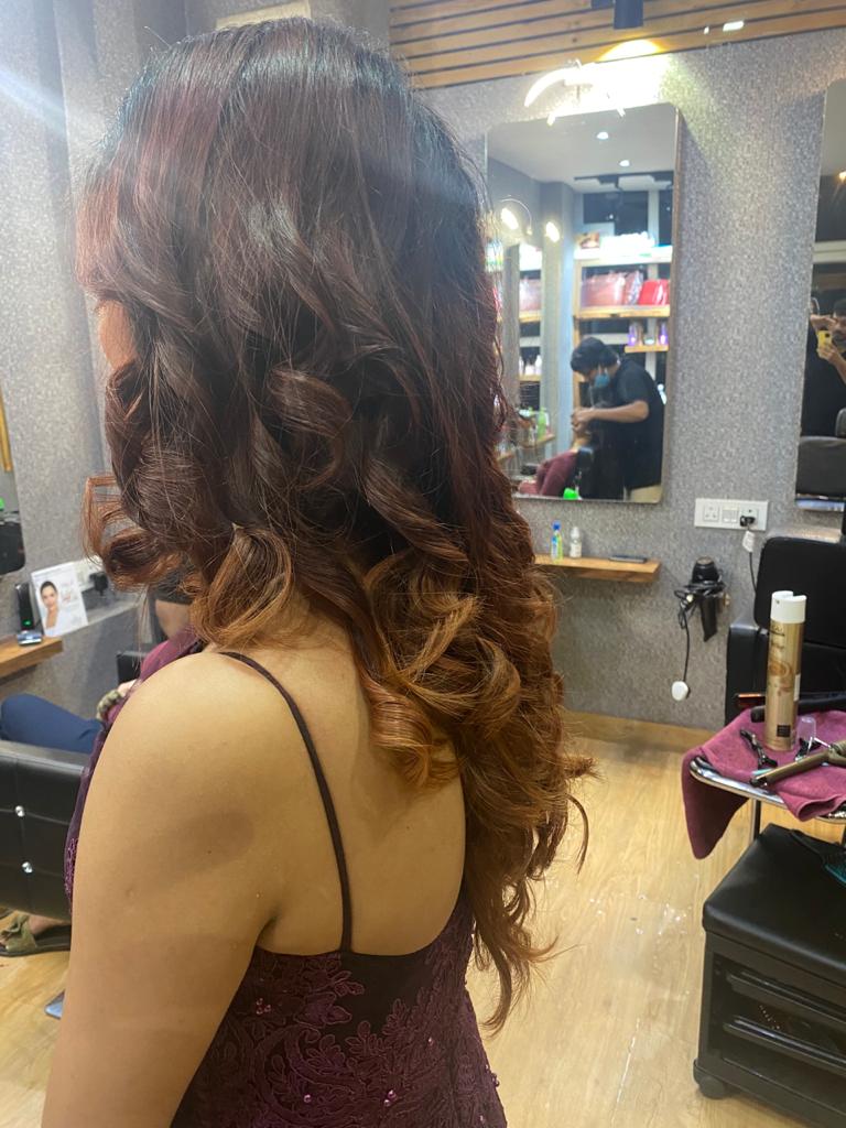 VivekVs30's tweet image. Damn looks stunning in her curls.  #haircutforcurlyhair #curlies #curlstyling #lovecurls #thickhair #haircut #thickhair #wedding #season #curlslover. #stunning #alsobesafe