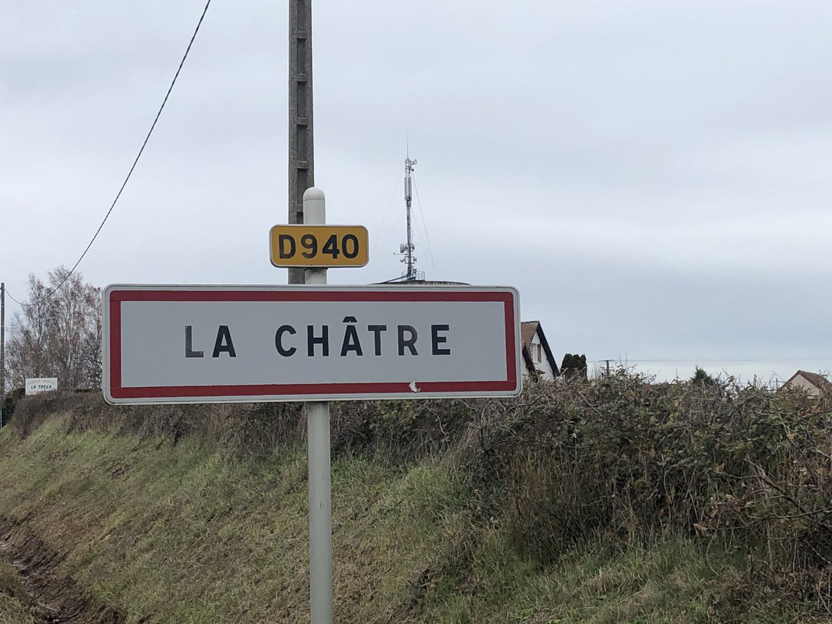 EtienneBordry's tweet photo. Inauguration ce jour avec Serge Descout @Indre36 et P. Judalet de l’arrivée #Orange fournisseur accès internet #FibreOrange à #LaChatre et 4 communes environnantes sur #RIP36 ; #offresfibreOrange plus d’usages sur tous les écrans du foyer @JacobsPierre @BeauvaisChris @OrangeCVL https://t.co/vhmkDXECY6